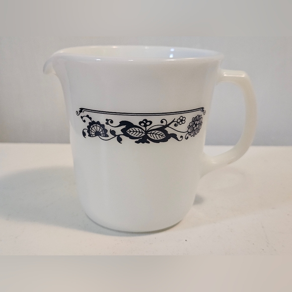 Vintage PYREX Old Town blue 5 piece set. Includes 4 mugs and 1 creamer - Picture 9 of 13